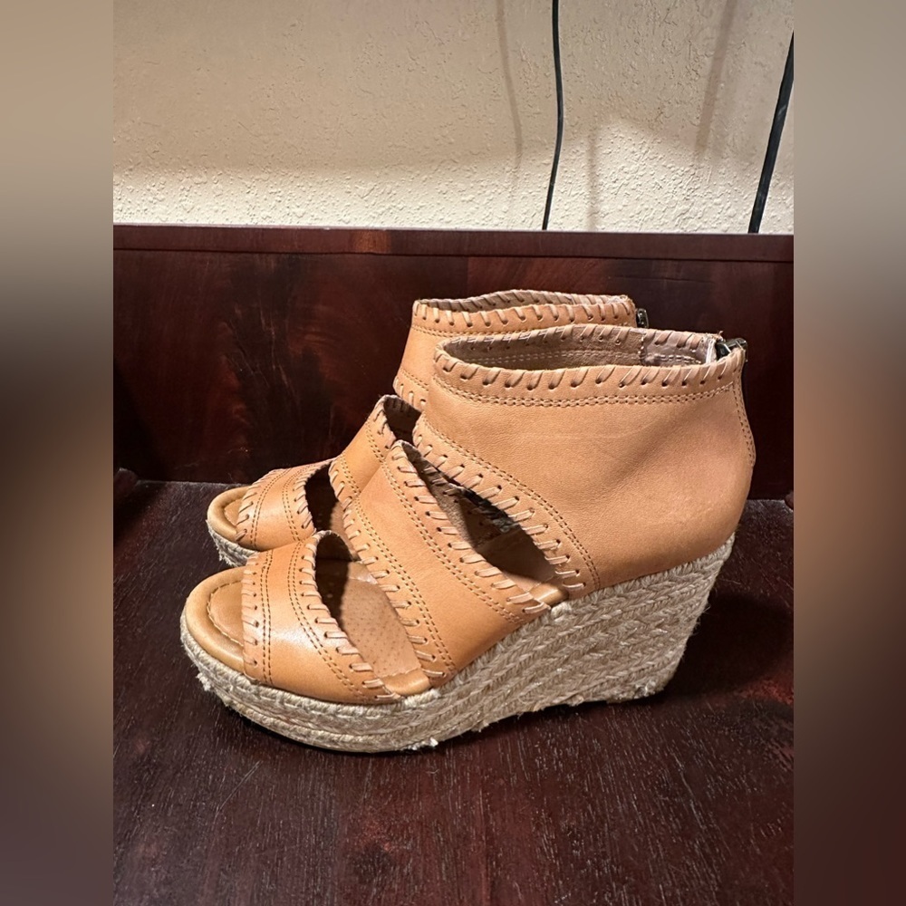Corso Como Joyce Sandal Women's Size 6 Espadrille Wedge Tan Leather